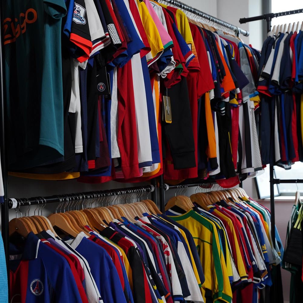 Retro-Fußballtrikots und alte Trikots von den größten Vereinen der Welt.