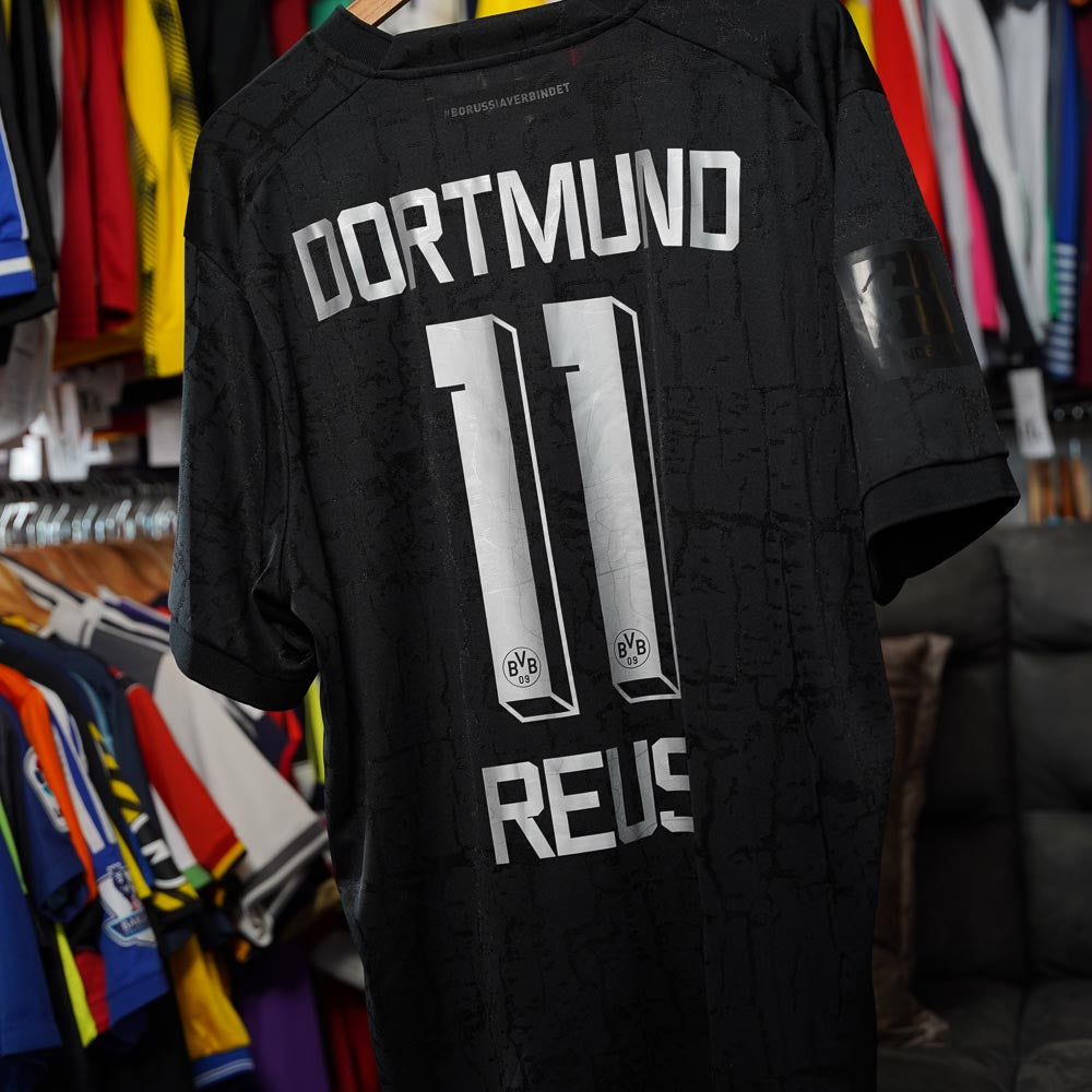 Retro Borussia Dortmund football shirts and vintage kits from Bundesliga and European matches.