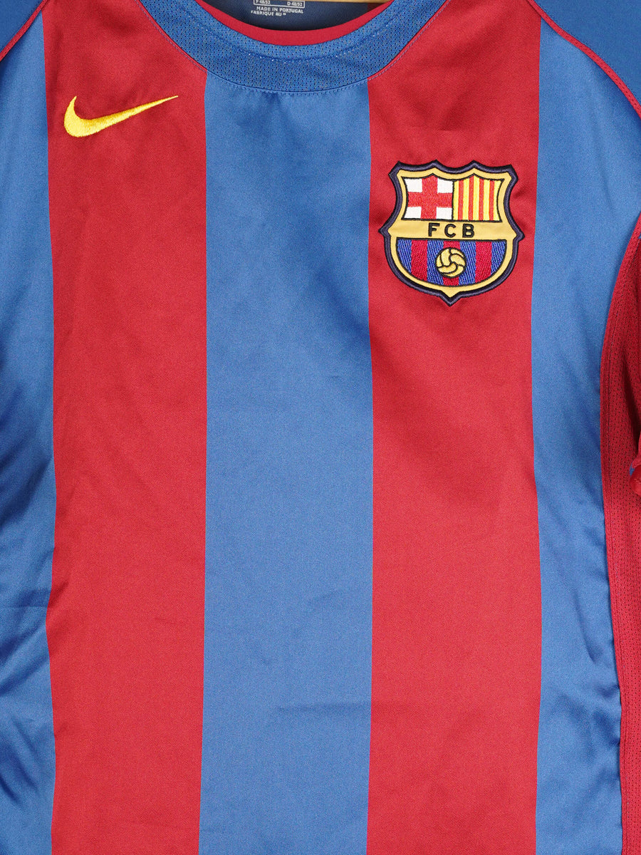 2004/5 Barcelona Ronaldinho #10 Home Shirt (M)