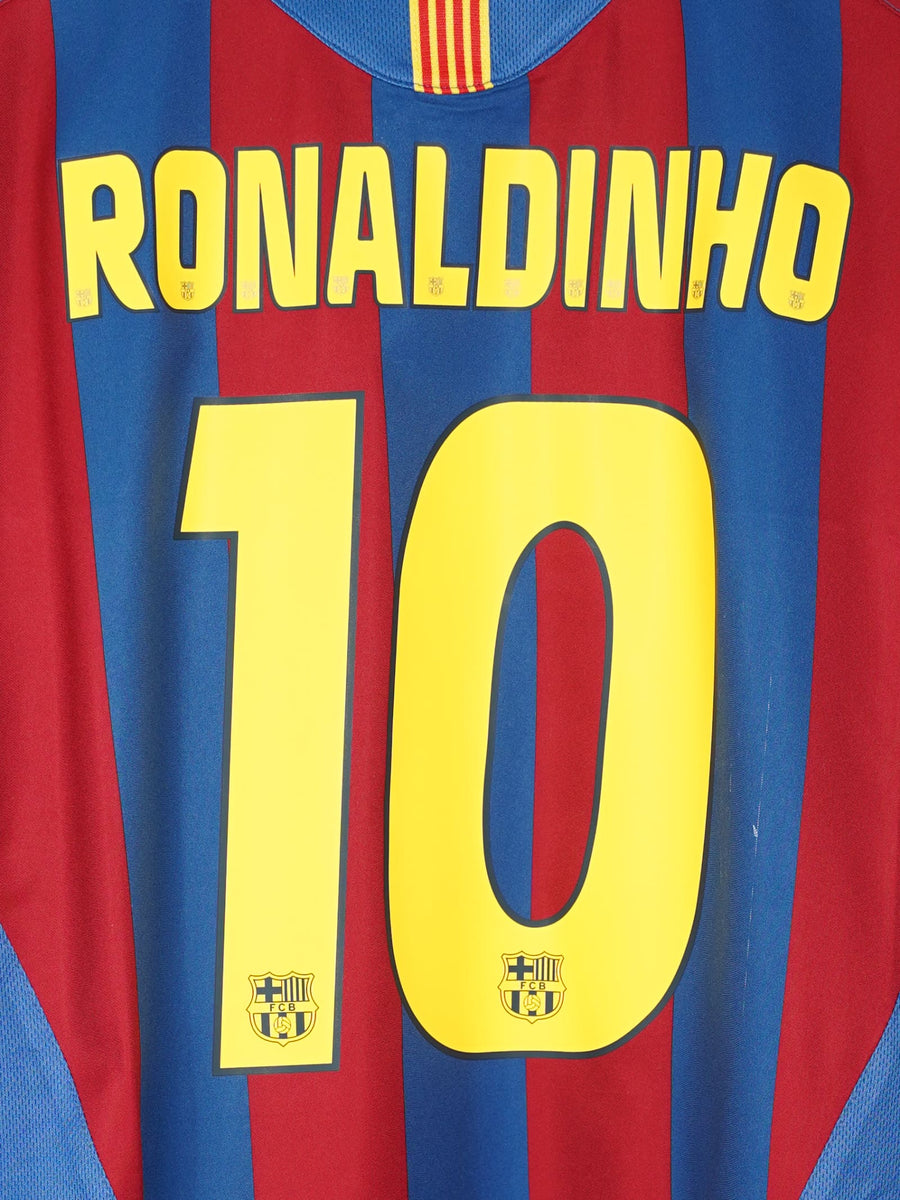 2005/6 Barcelona Ronaldinho #10 Home Shirt (L)