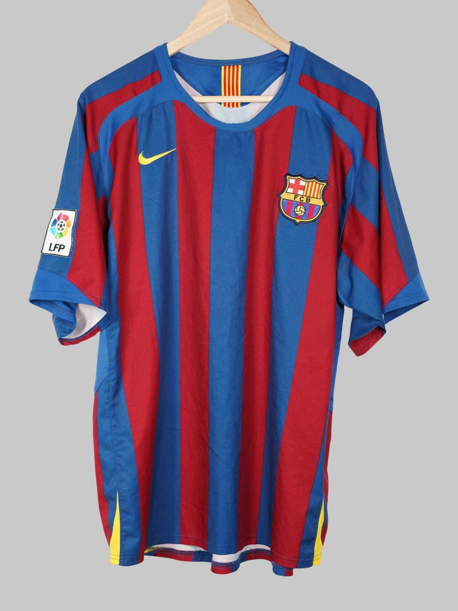 2005/6 Barcelona Ronaldinho #10 Home Shirt (L)