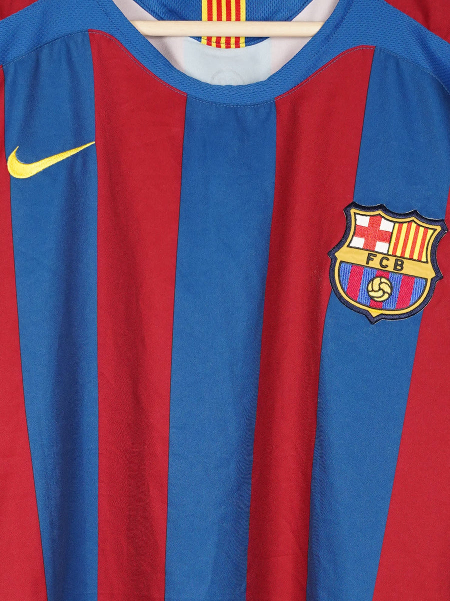 2005/6 Barcelona Ronaldinho #10 Home Shirt (L)