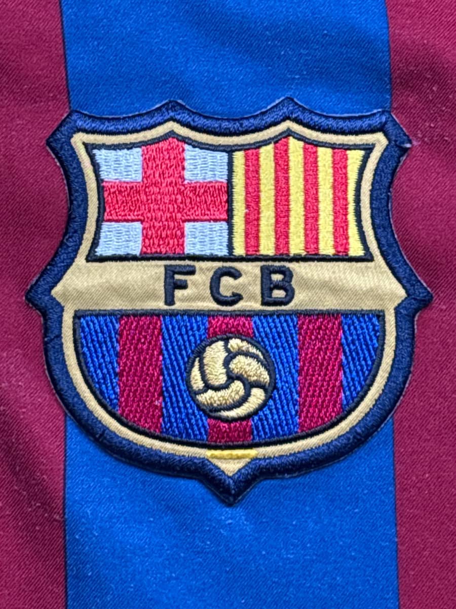 2005/6 Barcelona Ronaldinho #10 Home Shirt (L)