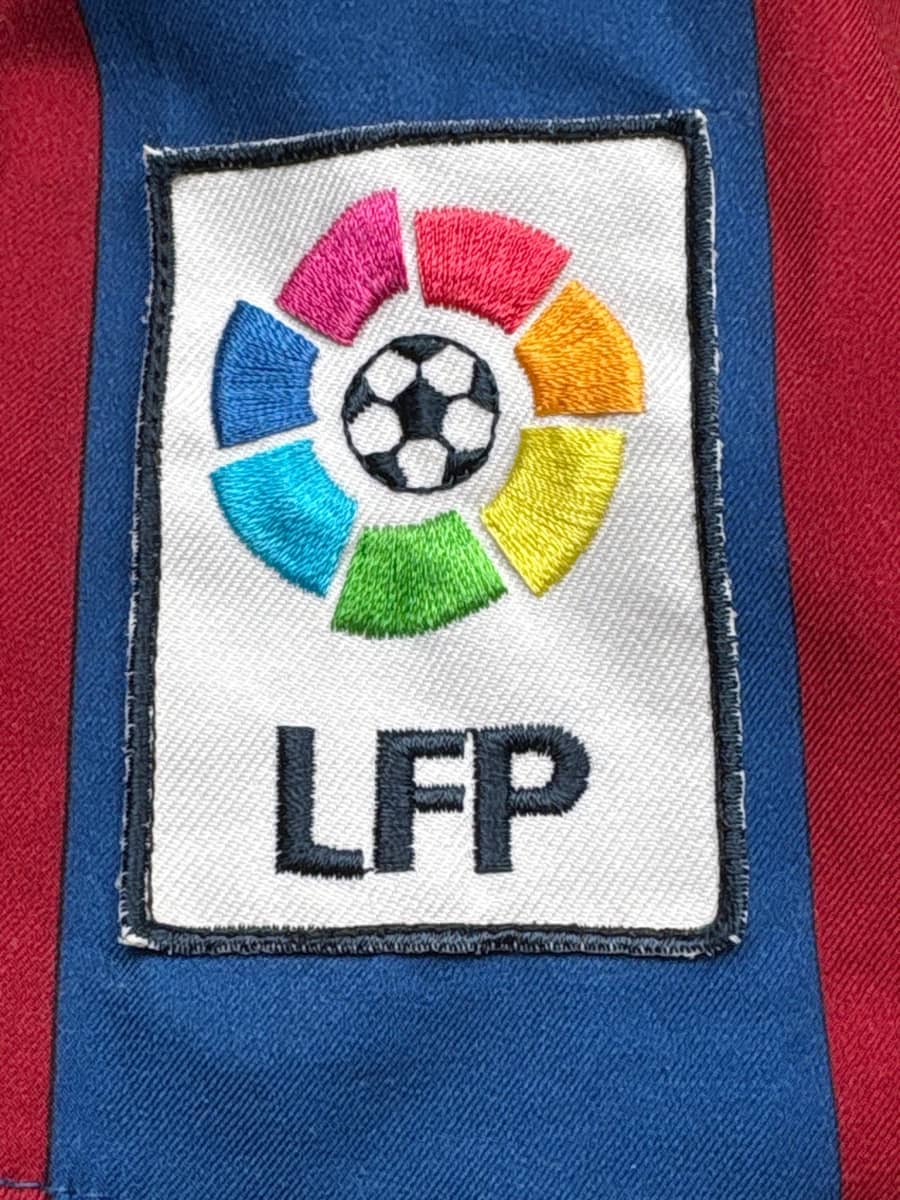 2005/6 Barcelona Ronaldinho #10 Home Shirt (L)