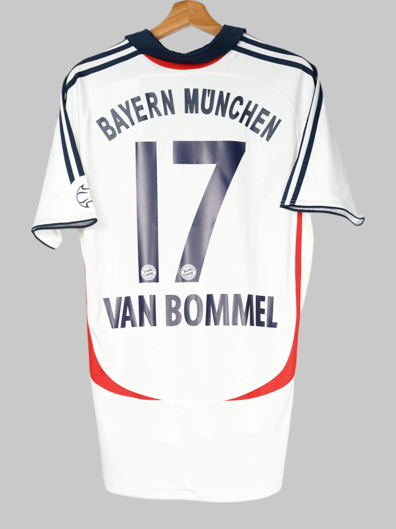 2006/07 Bayern Munich Van Bommel #17 Away Shirt (M)