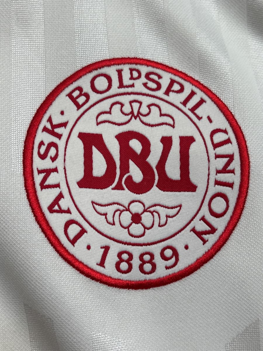 2012/13 Denmark Eriksen #8 Away Shirt (M)