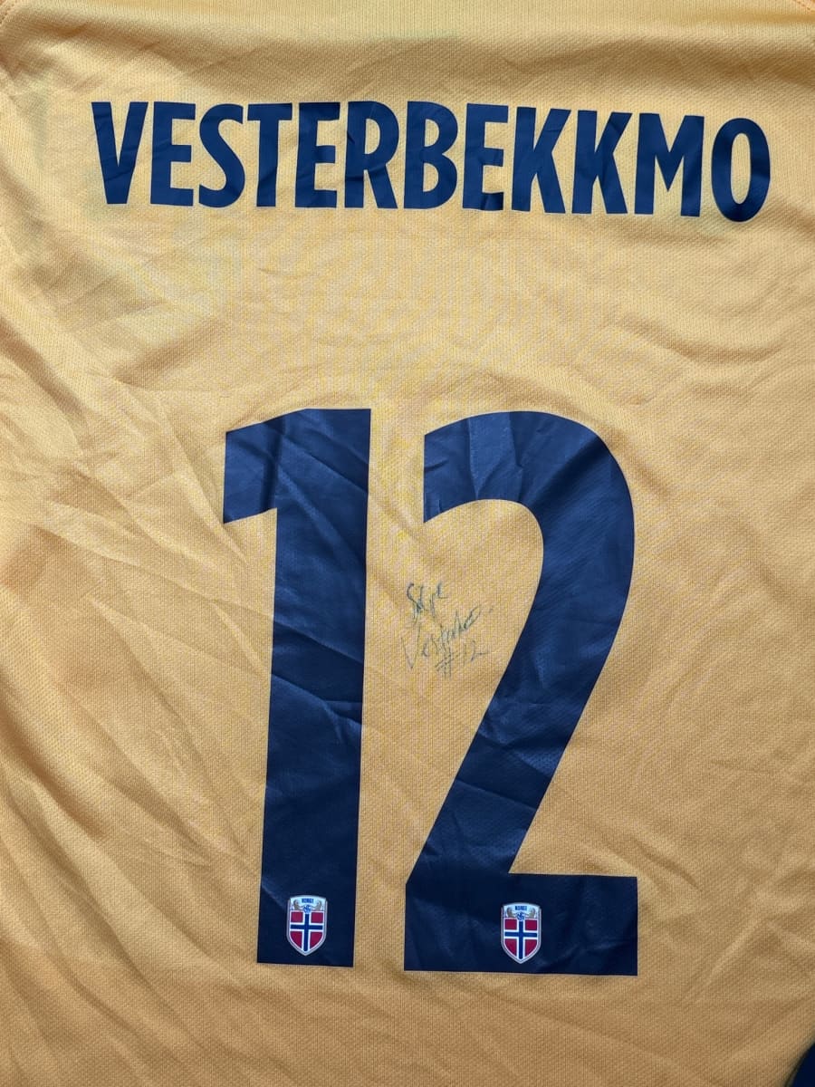 2014/15 Norway Vesterbekkmo #12 Woman Keeper Shirt Signed (M)