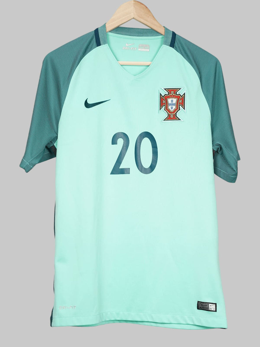 Portugal Away Shirt 2016/17 Quaresma 20 (M)