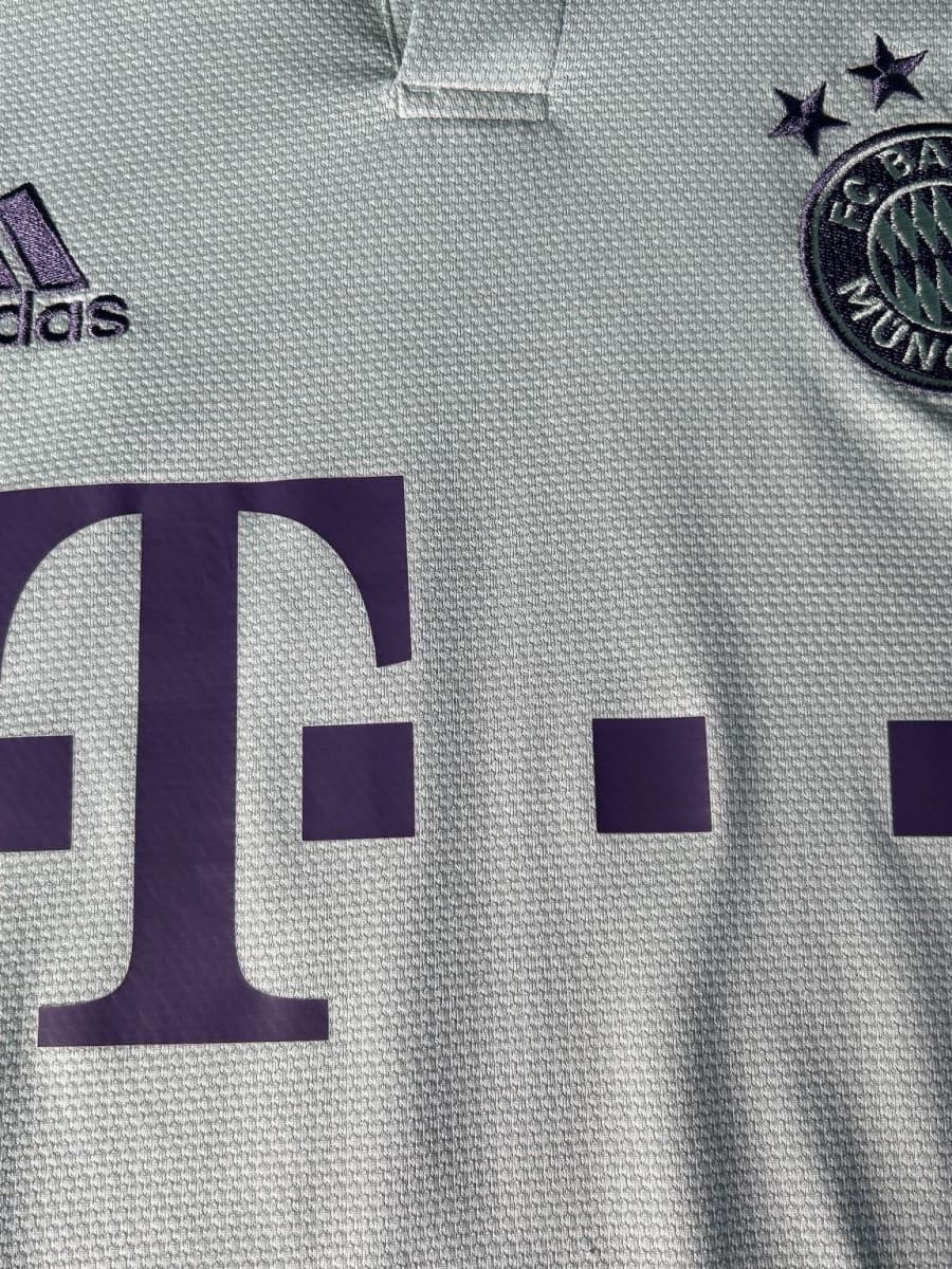 2018/19 Bayern Munich James #11 Away Shirt (M)