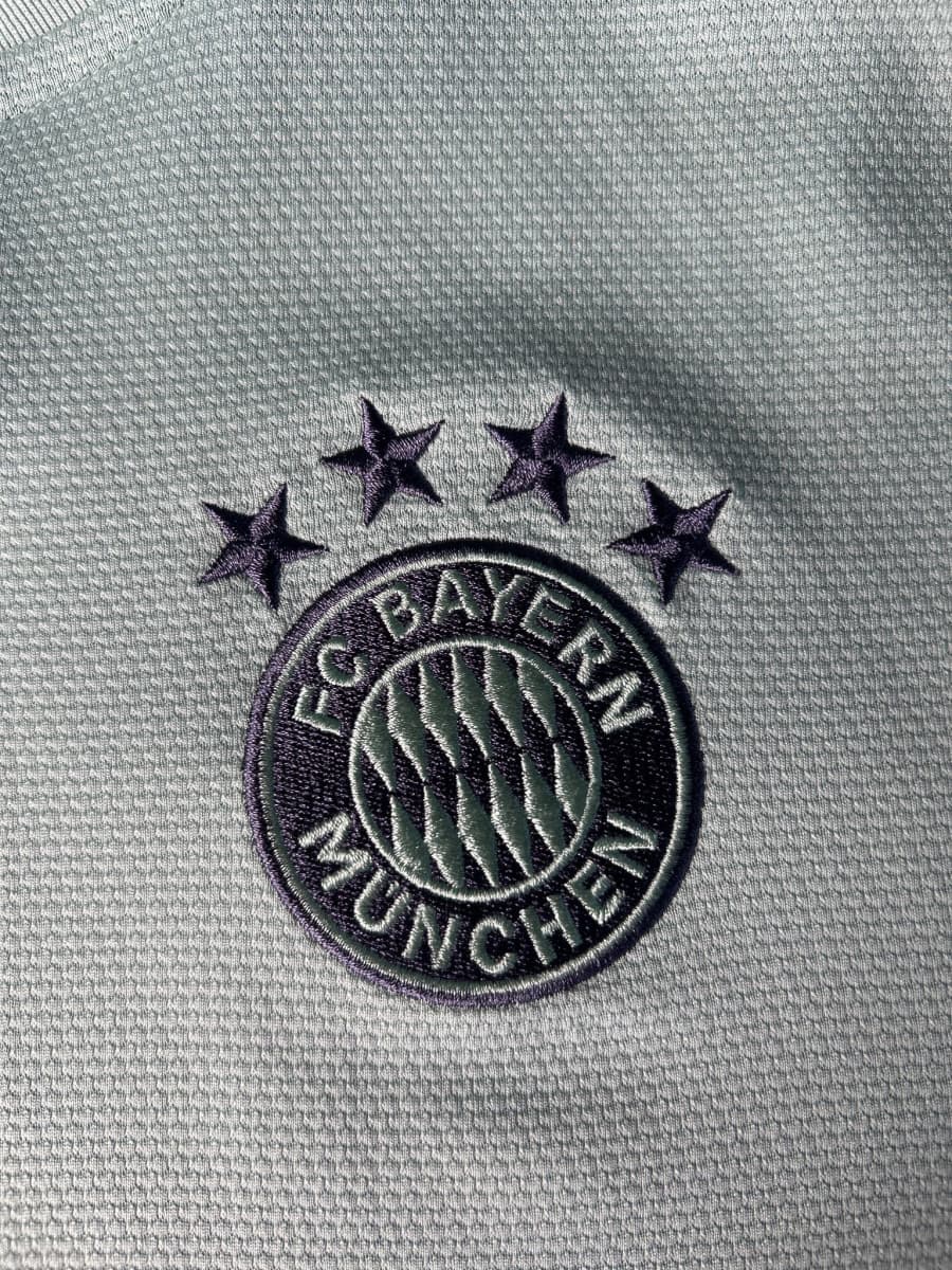 2018/19 Bayern Munich James #11 Away Shirt (M)