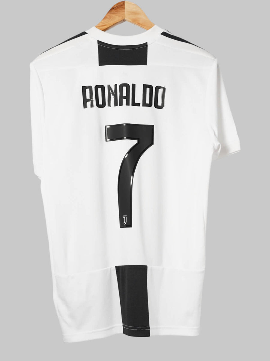 2018/19 Juventus Ronaldo #7 Home Shirt (M)