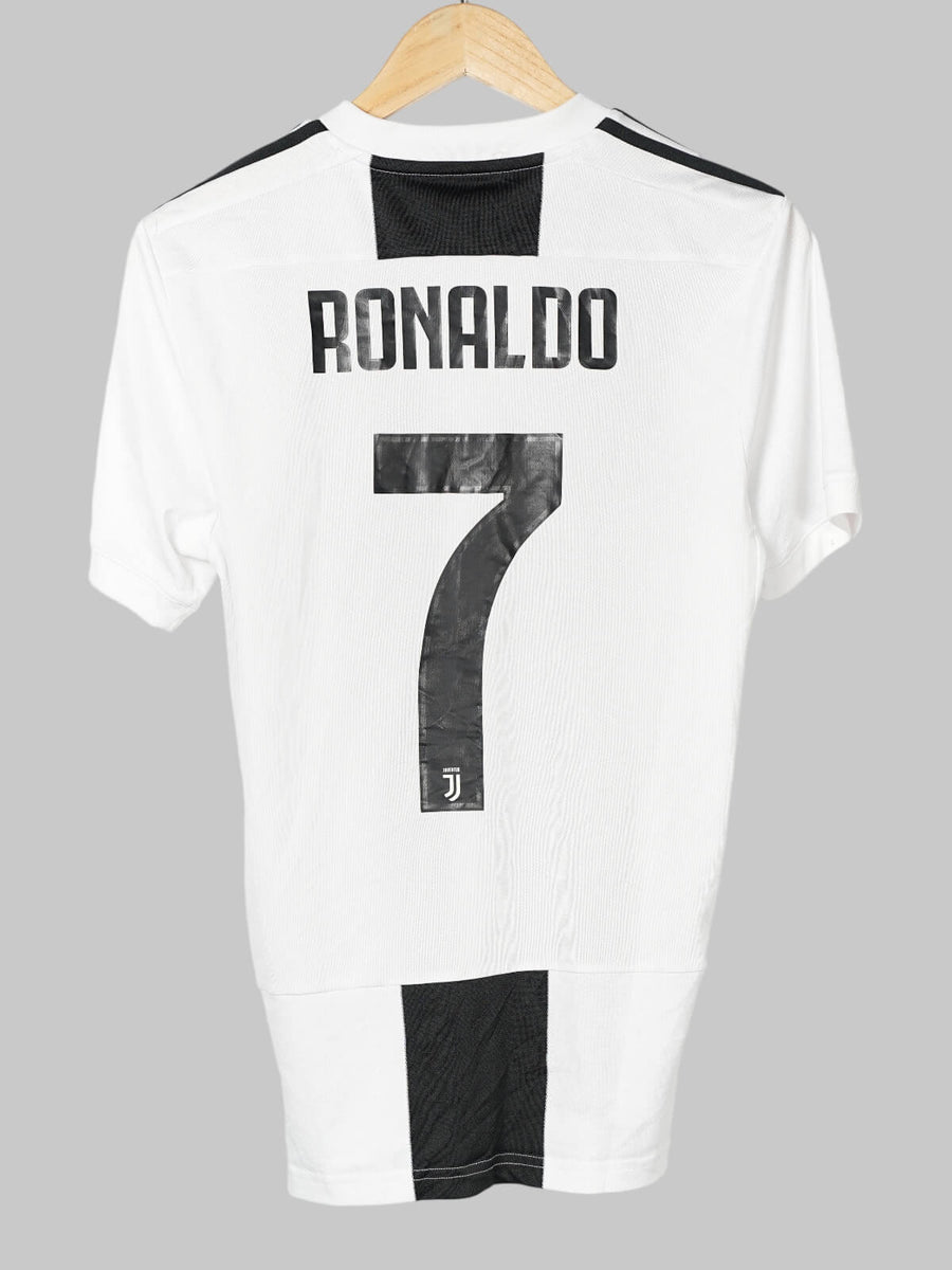 2018/19 Juventus Ronaldo #7 Home Shirt (S)
