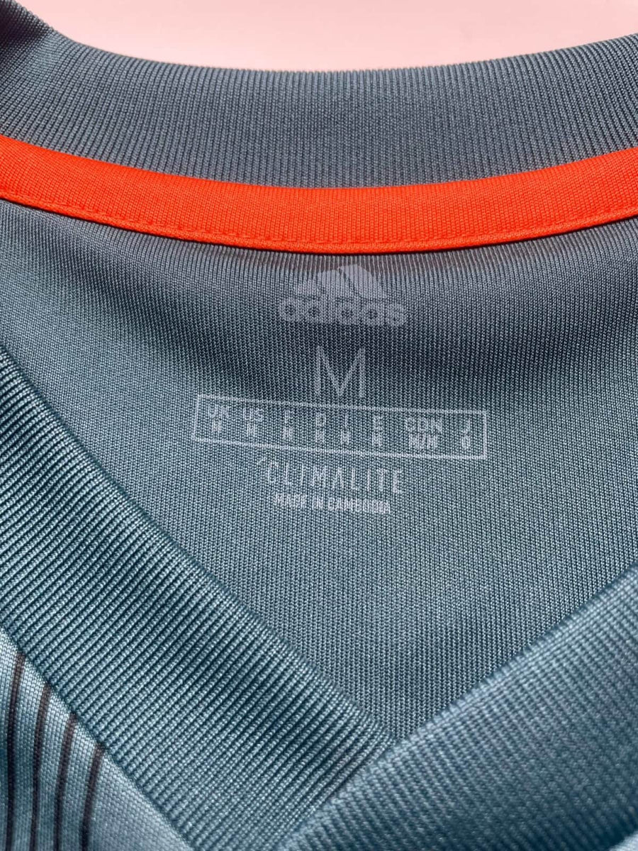 2019/20 Ajax Ziyech 22 Away Shirt (M) Adidas