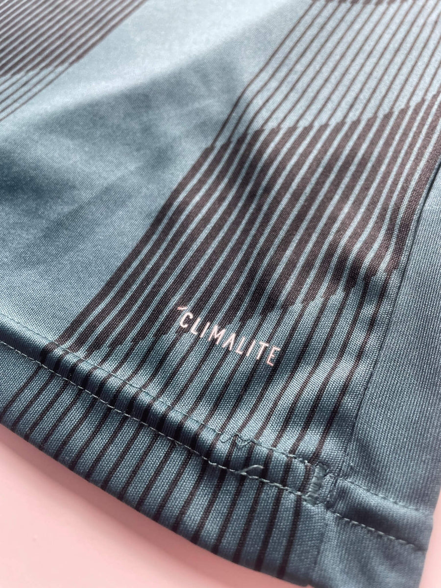 2019/20 Ajax Ziyech 22 Away Shirt (M) Adidas