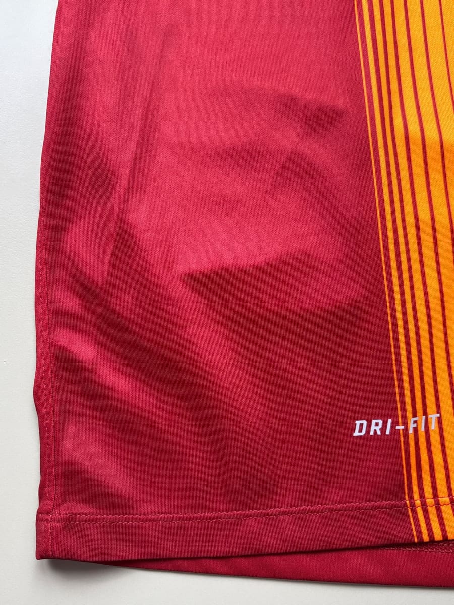 2014/15 Galatasaray Sneijder #10 Home Shirt BNWT Signed With Video Proof (XXL)