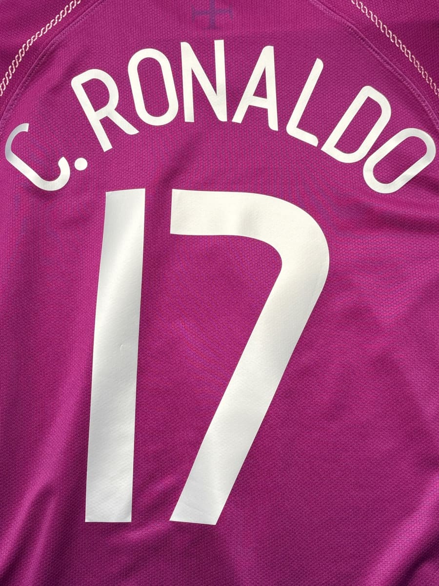 2006/7 Portugal C.Ronaldo #17 Home Shirt (M)