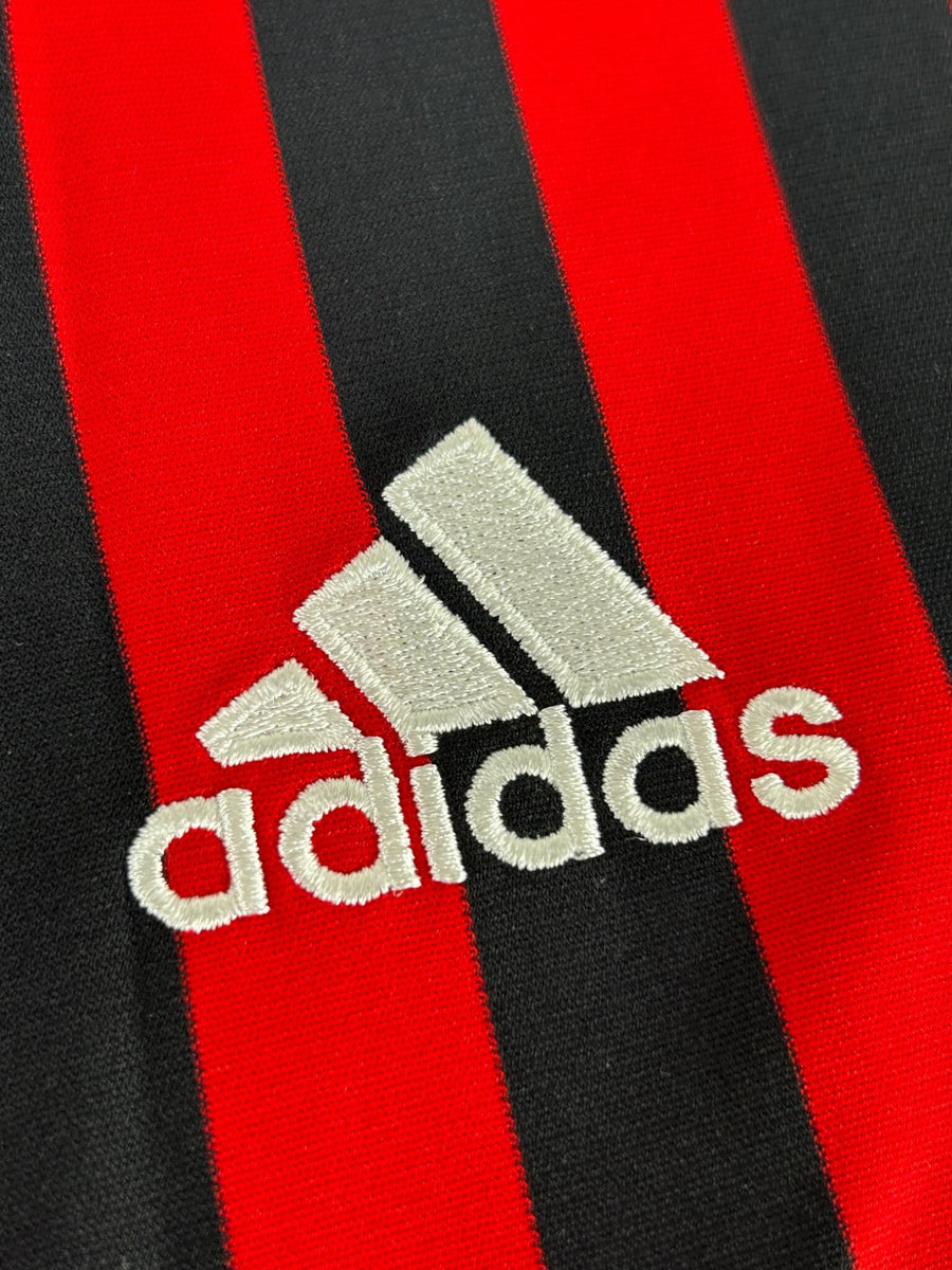 AC Milan Signed Home Shirt 2011/12 Aquilani 18 (XL)