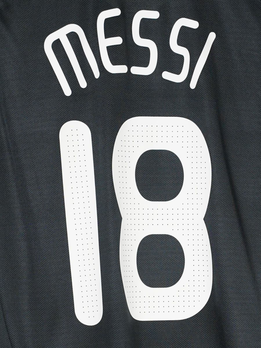 Argentina Away Shirt 2008/9 Messi 18 (M)