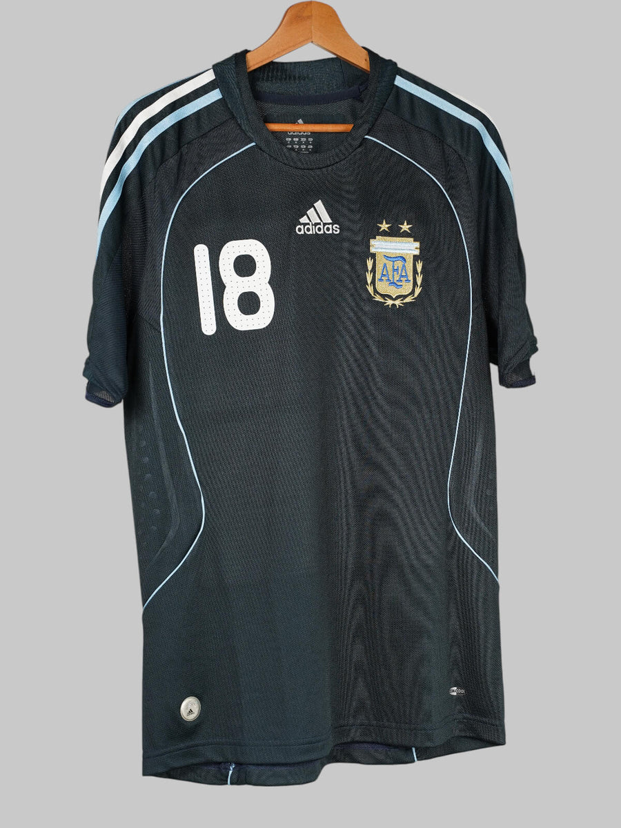 Argentina Away Shirt 2008/9 Messi 18 (M)