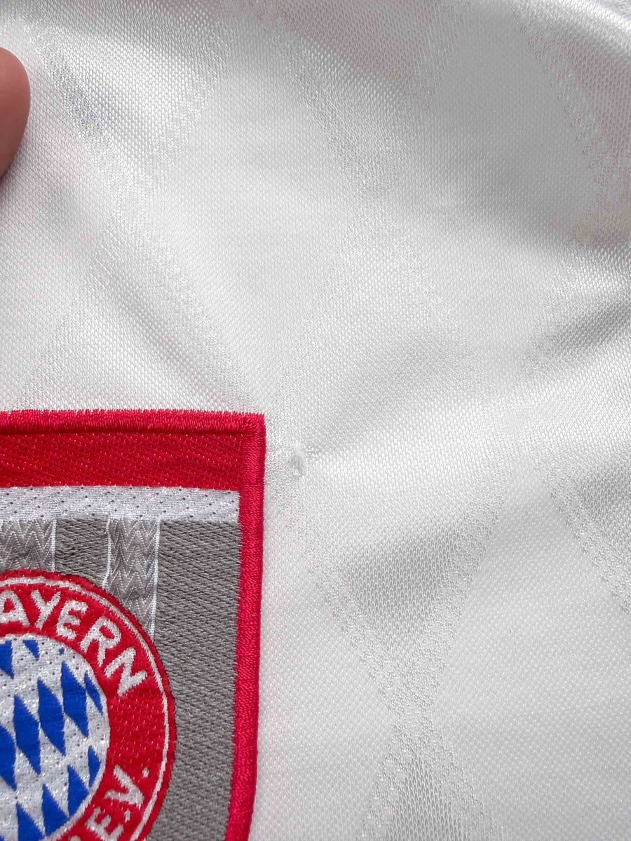 Bayern Munich Away Shirt 1996-98 Klinsmann 18 (XL)