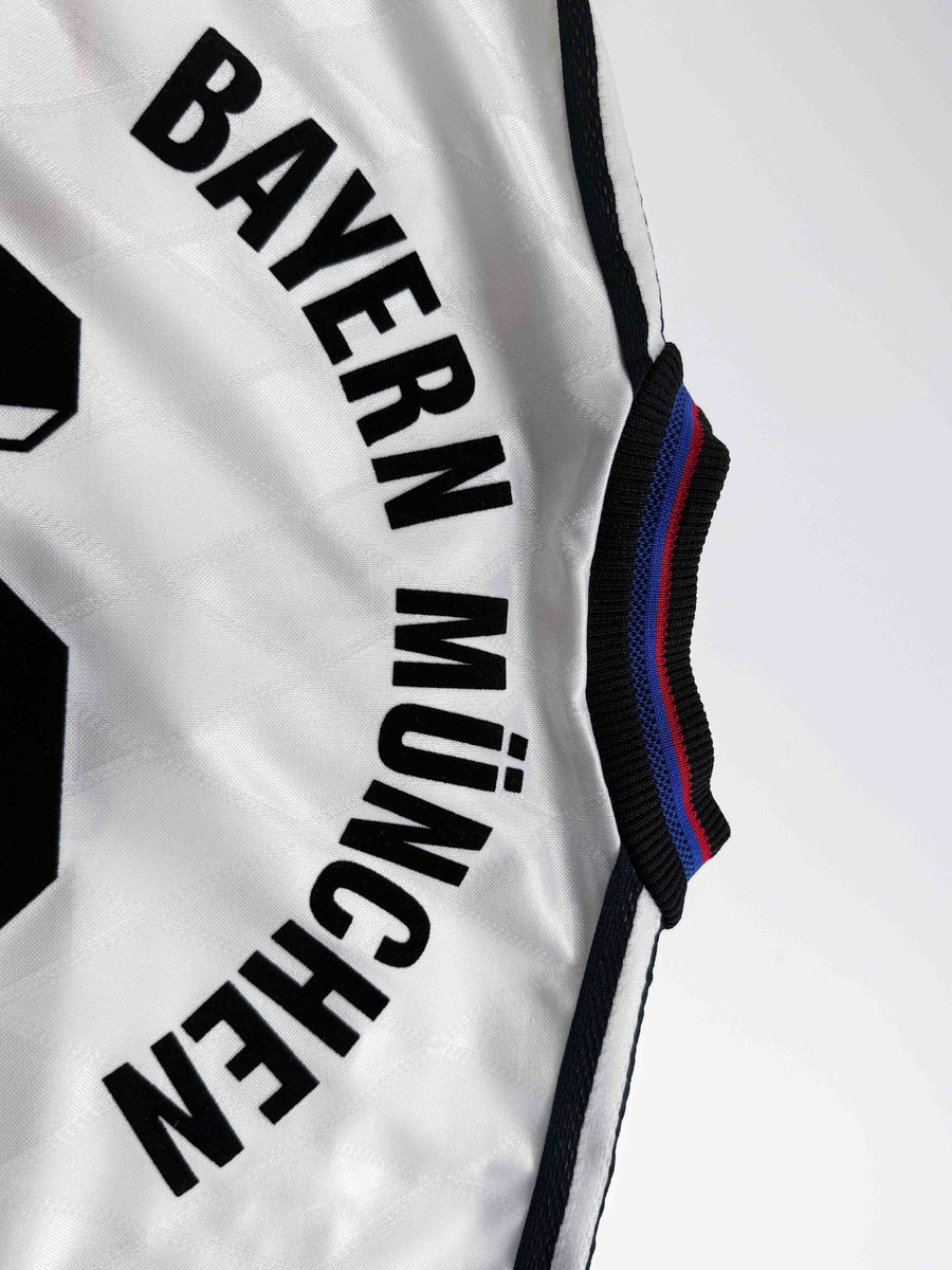 Bayern Munich Away Shirt 1996-98 Klinsmann 18 (XL)