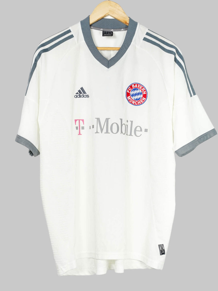 Bayern Munich Away Shirt 2002-04 Makaay 10 (L)
