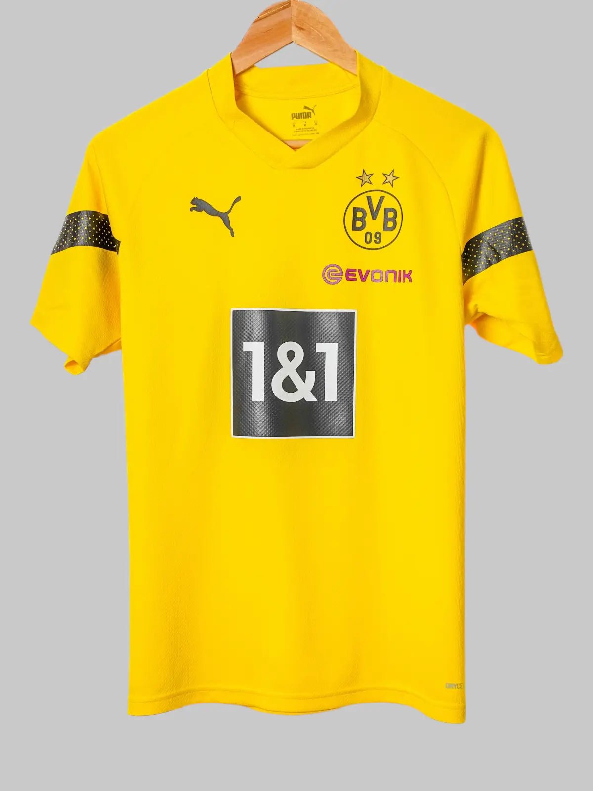 Borussia Dortmund Training Football Shirt 2022/23 – Size Medium