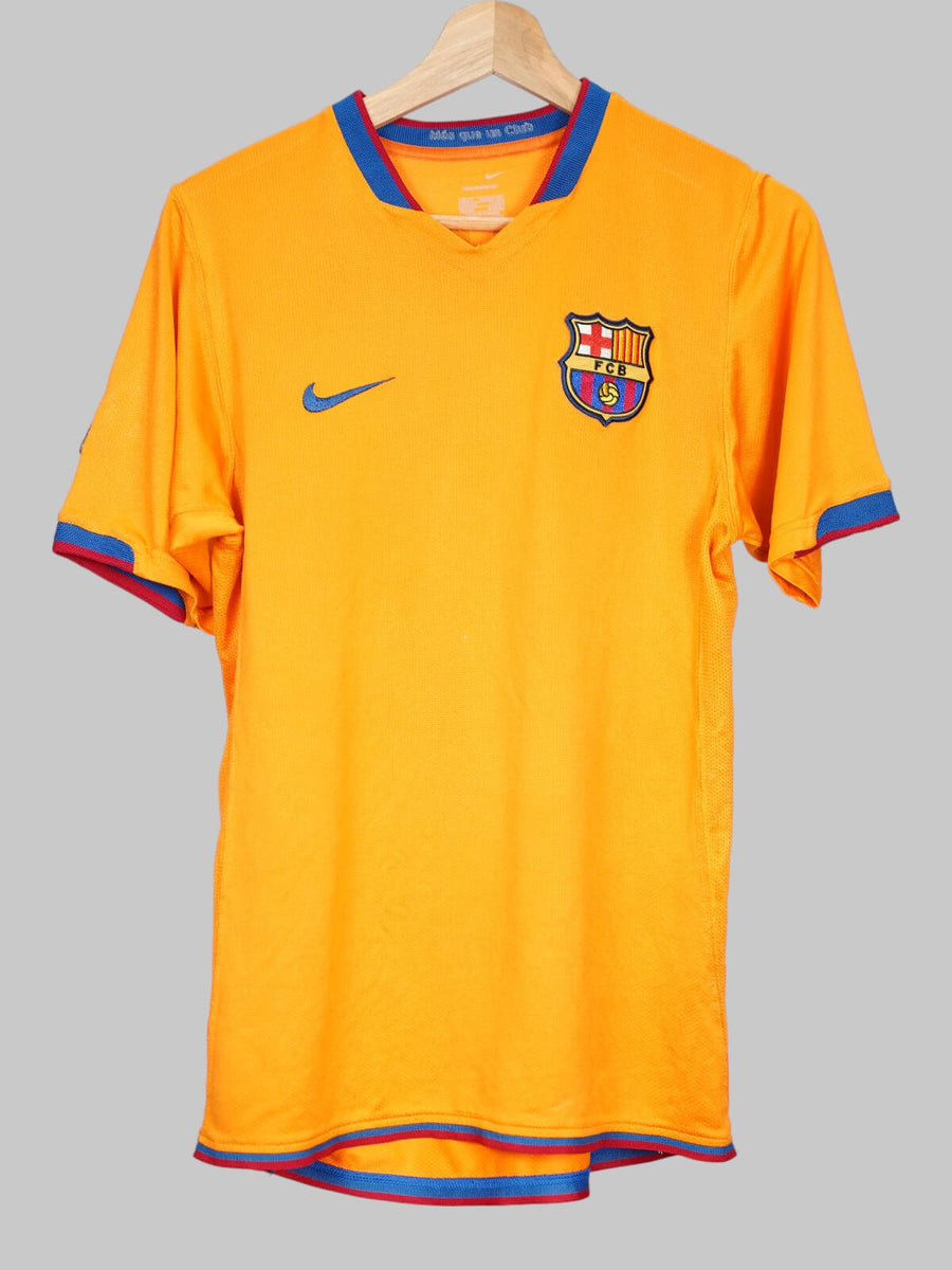 FC Barcelona Away Shirt 2006/8 Ronaldinho 10 (S)