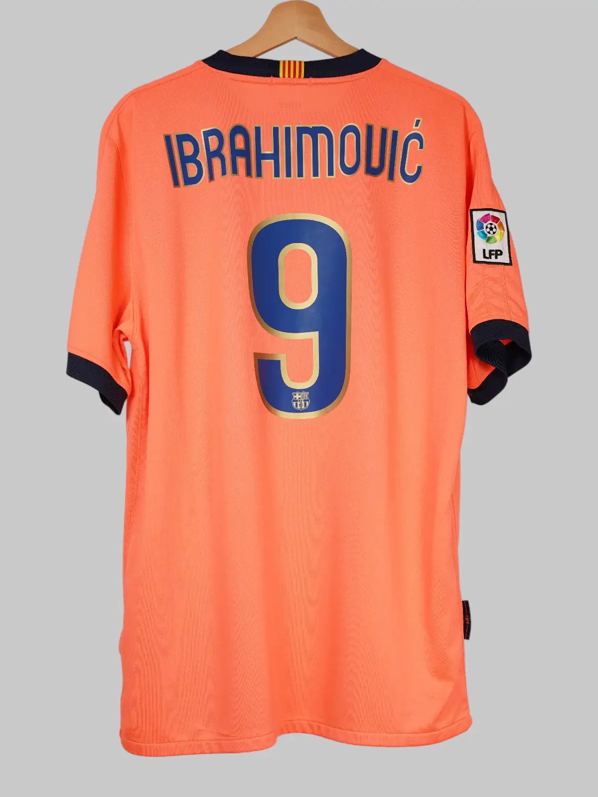 2009/10 Barcelona Ibrahimovic #9 Away Shirt (XL) Nike – First11 2009/10 Barcelona Ibrahimovic #9 Away Shirt (XL) Nike – First11
