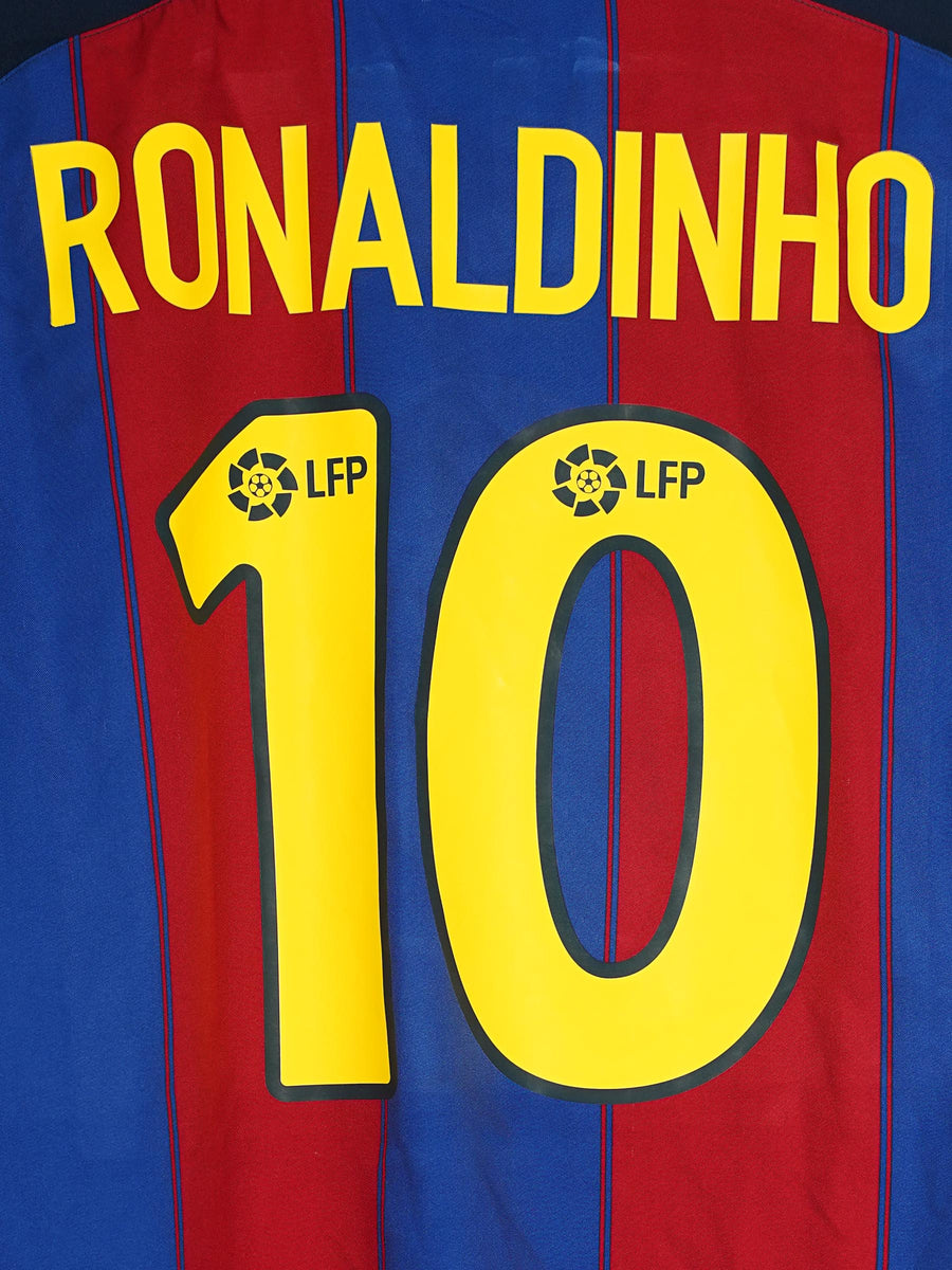 FC Barcelona Home Shirt 2003/4 Ronaldinho 10 (XL)