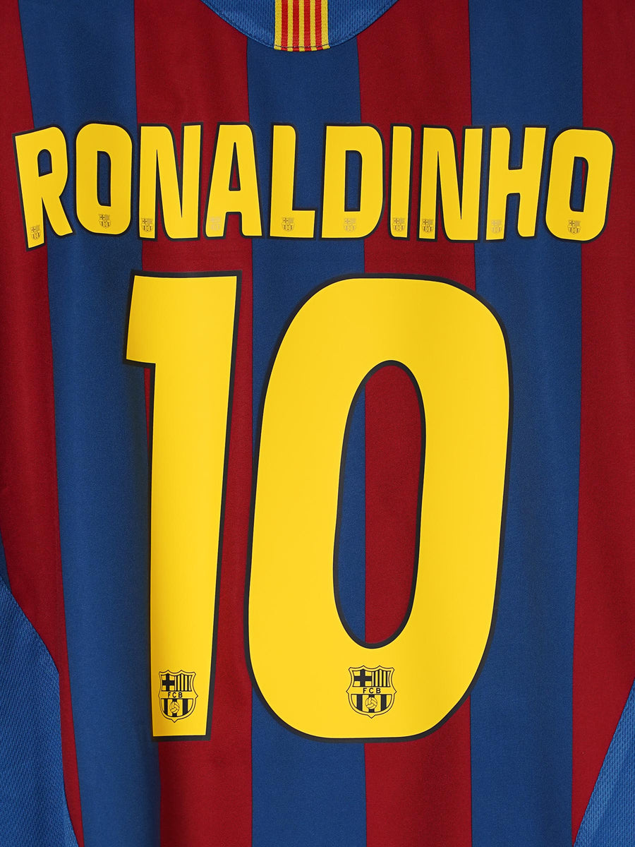 FC Barcelona Home Shirt 2005/6 Ronaldinho 10 (L)