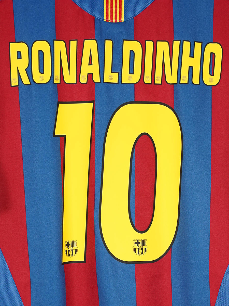 FC Barcelona Home Shirt 2005/6 Ronaldinho 10 (L)