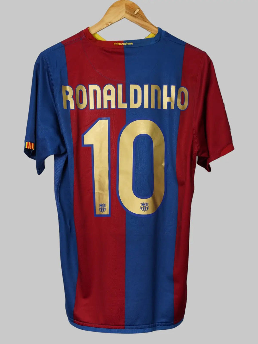 FC Barcelona Home Shirt 2006/7 Ronaldinho 10 (M)