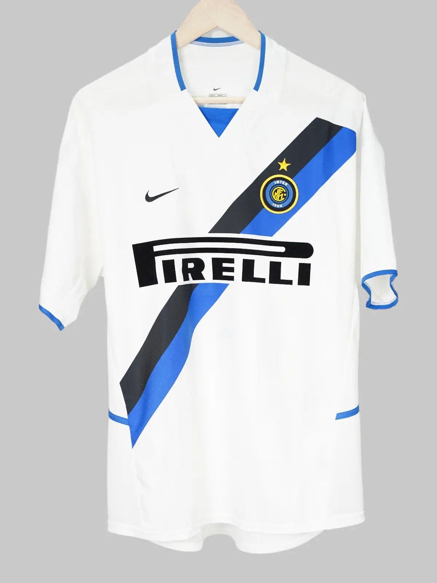 Inter Milan Away Shirt 2002/4 Vieri 32 (M)