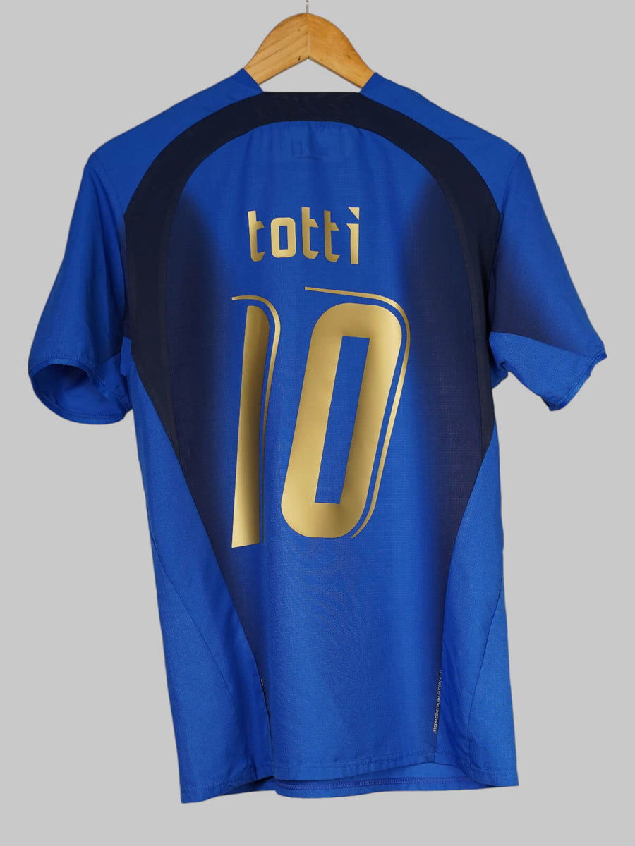 Italy Home Shirt 2006/7 Totti 10 (S)