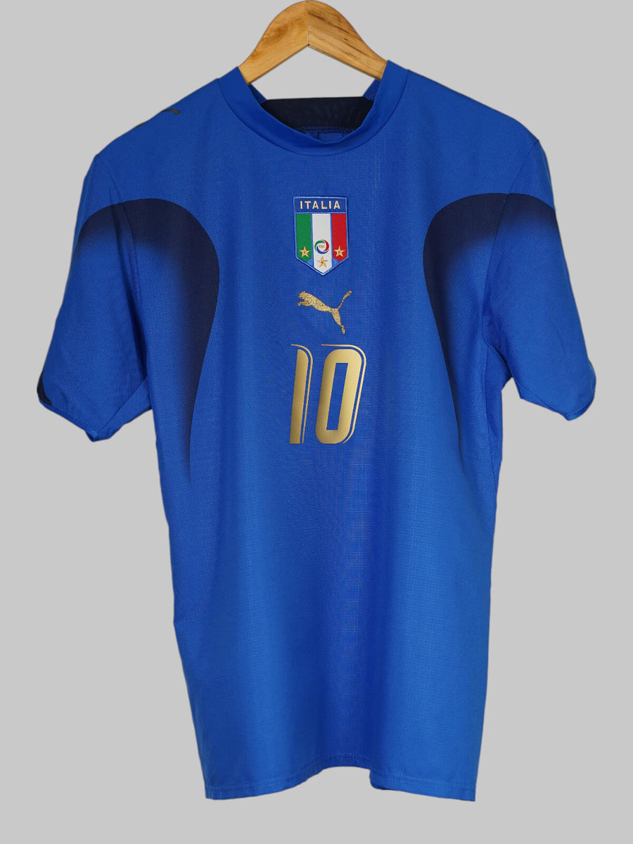 Italy Home Shirt 2006/7 Totti 10 (S)