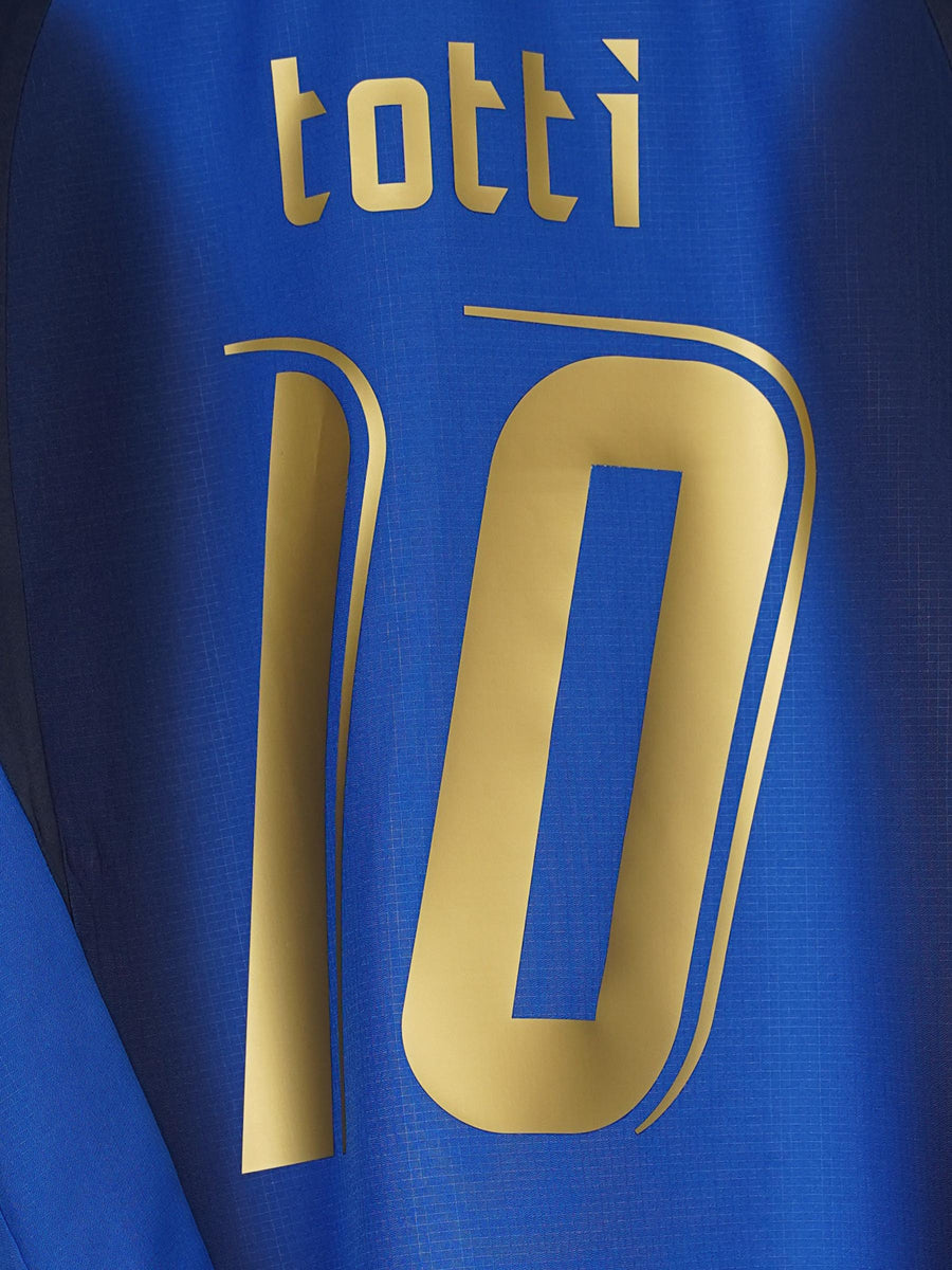 Italy Home Shirt 2006/7 Totti 10 (S)