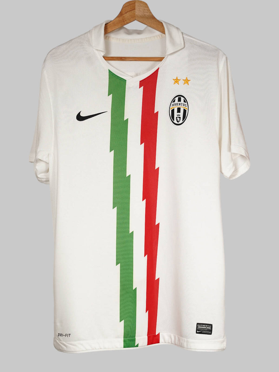 Juventus Away Shirt 2010/11 Traore 17 (M)