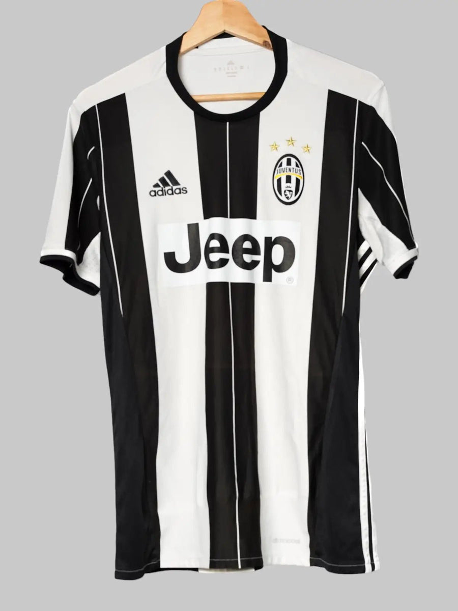 Juventus Home Shirt 2016/17 (M)