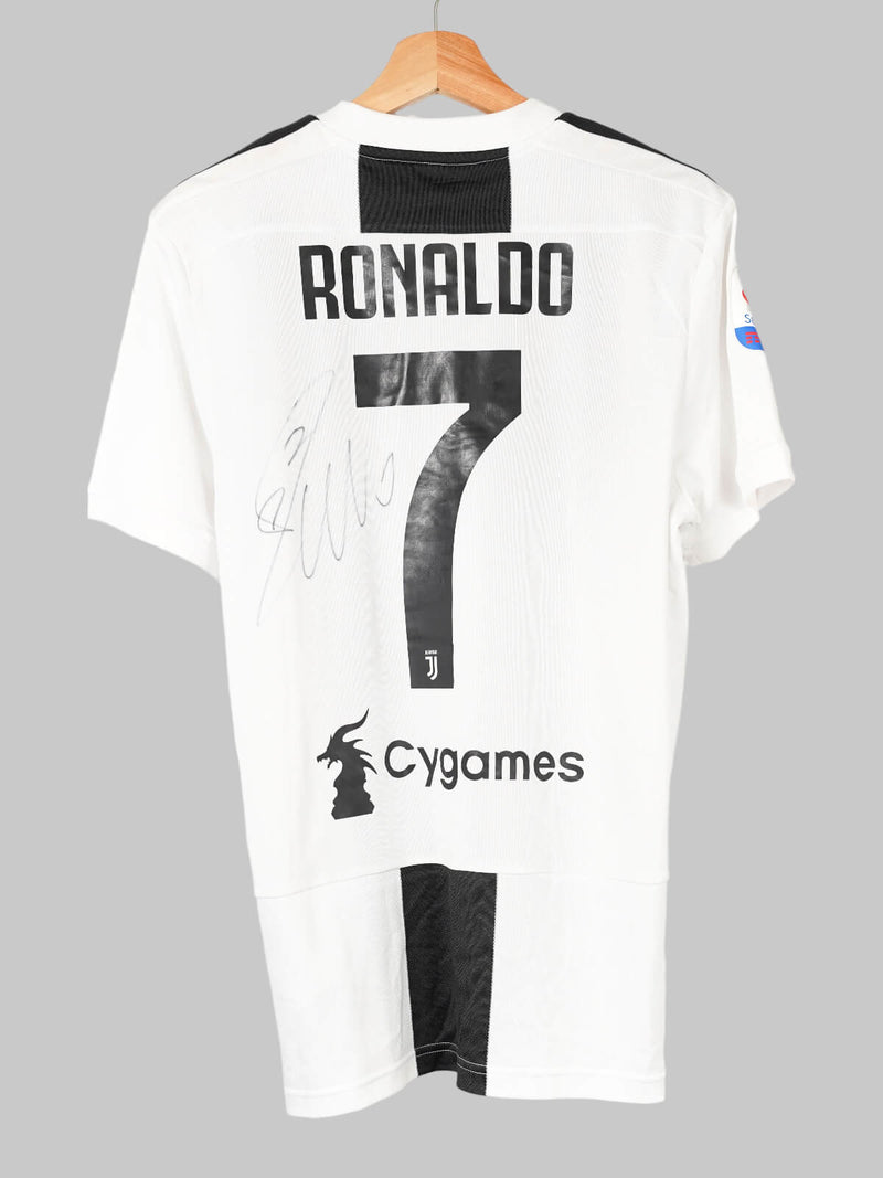Juventus Signed Home Shirt 2018/19 Ronaldo 7 (M)