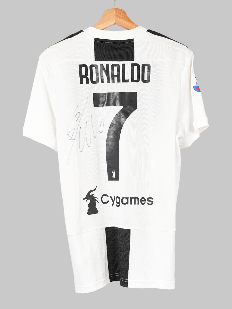 Juventus Signed Home Shirt 2018/19 Ronaldo 7 (M)