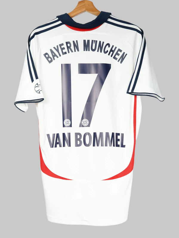 2006/07 Bayern Munich Van Bommel #17 Away Shirt (M) Adidas