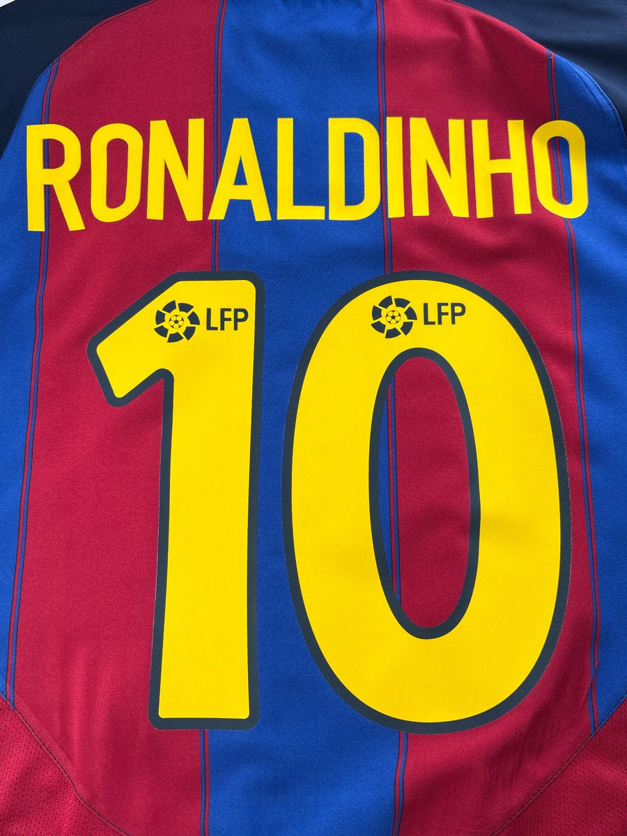 2003/4 Barcelona Ronaldinho #10 Home Shirt (L)