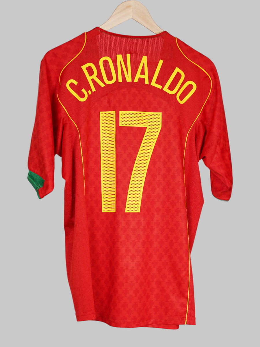Portugal Home Shirt 2004/5 C.Ronaldo 17 (L)