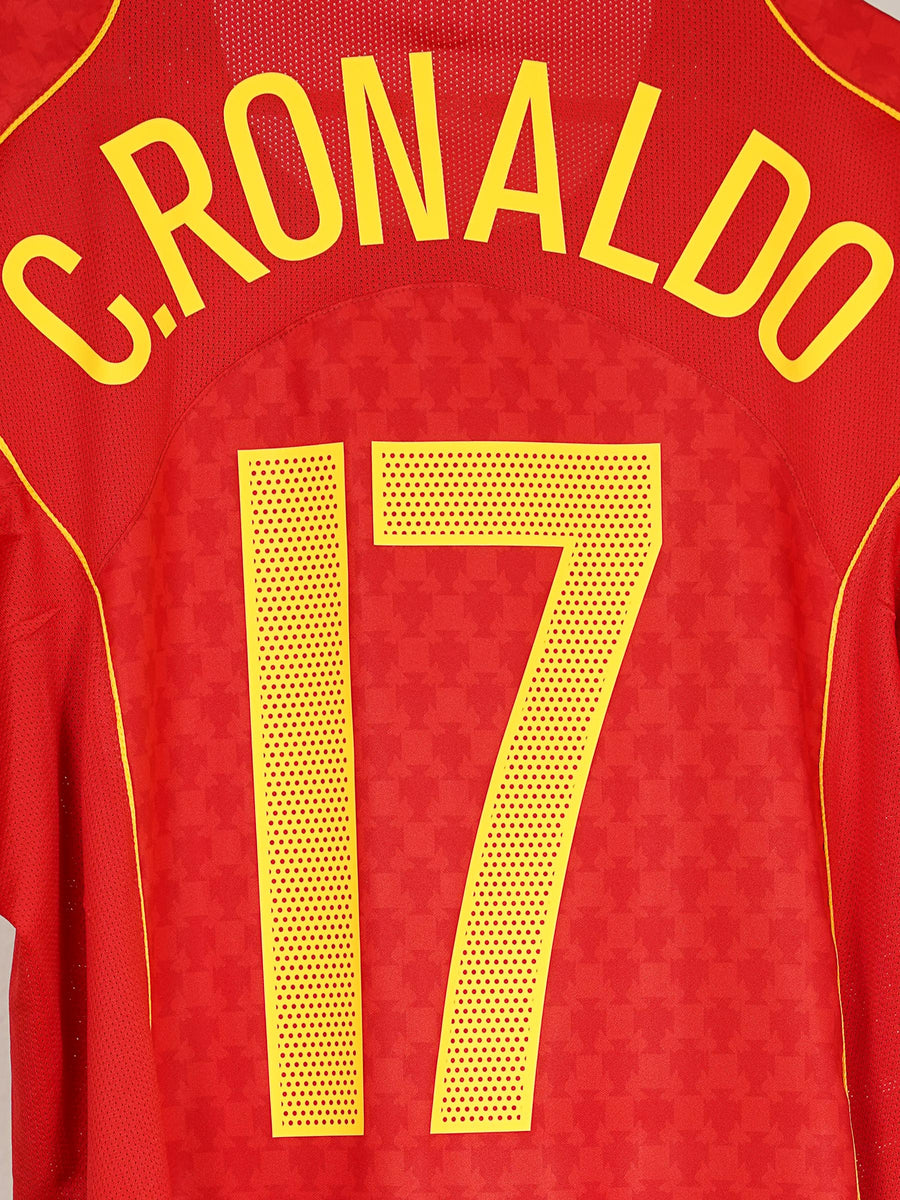 Portugal Home Shirt 2004/5 C.Ronaldo 17 (L)