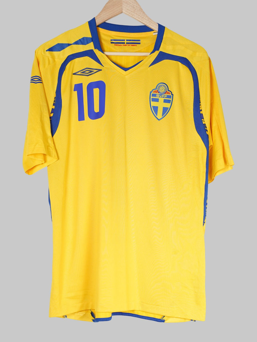 2007/8 Sweden Ibrahimovic #10 Home Shirt (L)