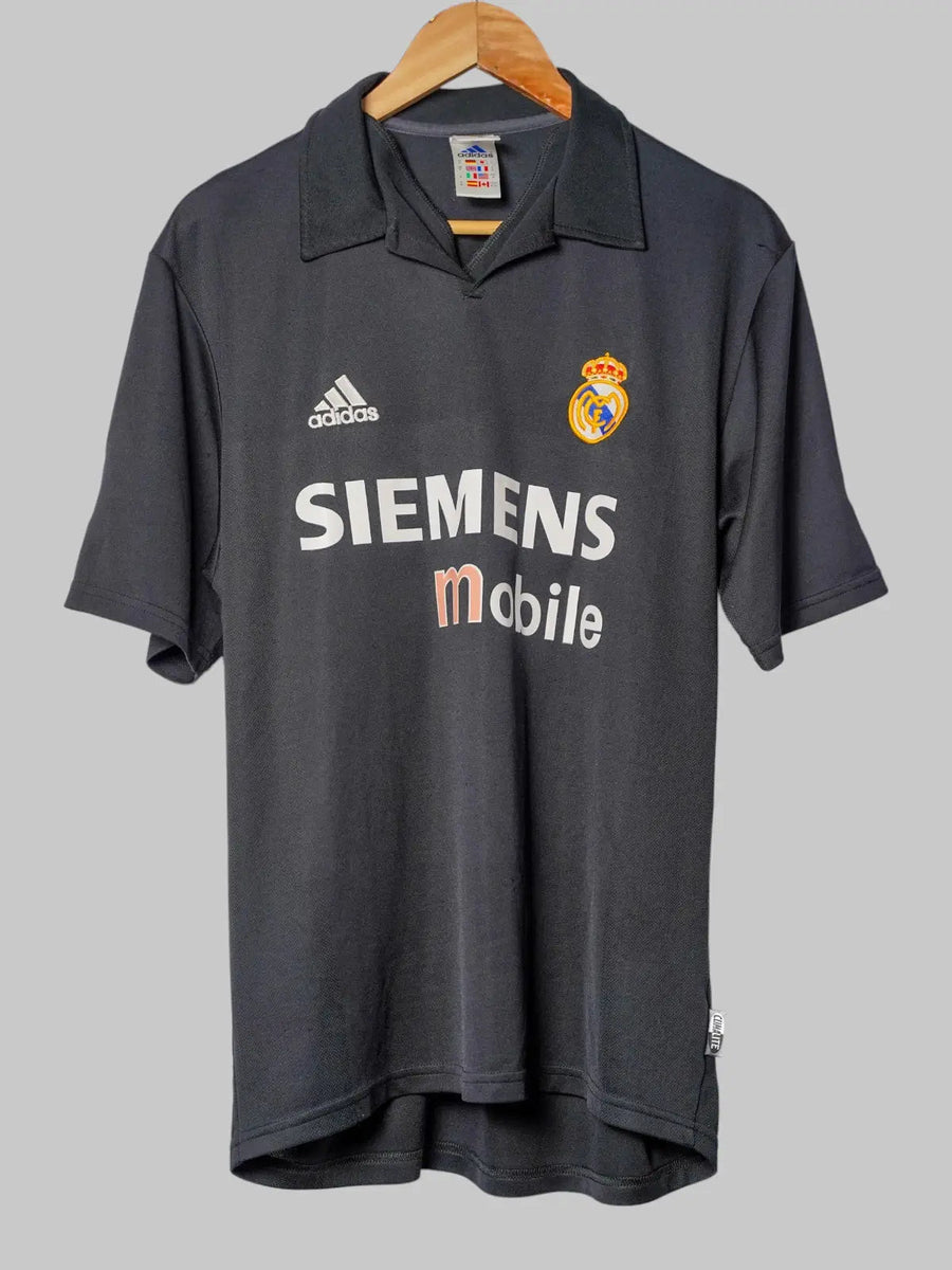 Real Madrid Away Shirt 2002/3 Ronaldo 11 (M)