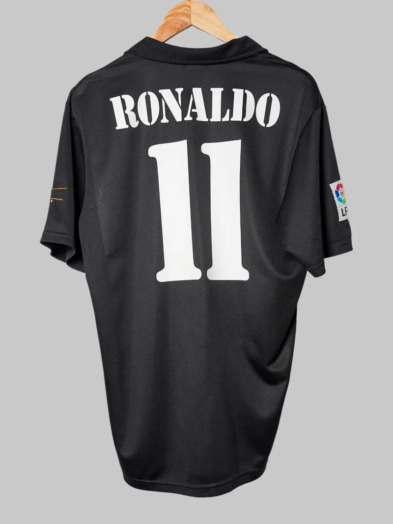 Real Madrid Away Shirt 2002/3 Ronaldo 11 (M)