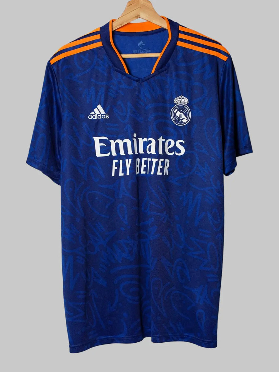 Real Madrid Away Shirt 2021/22 Benzema 9 (XL)