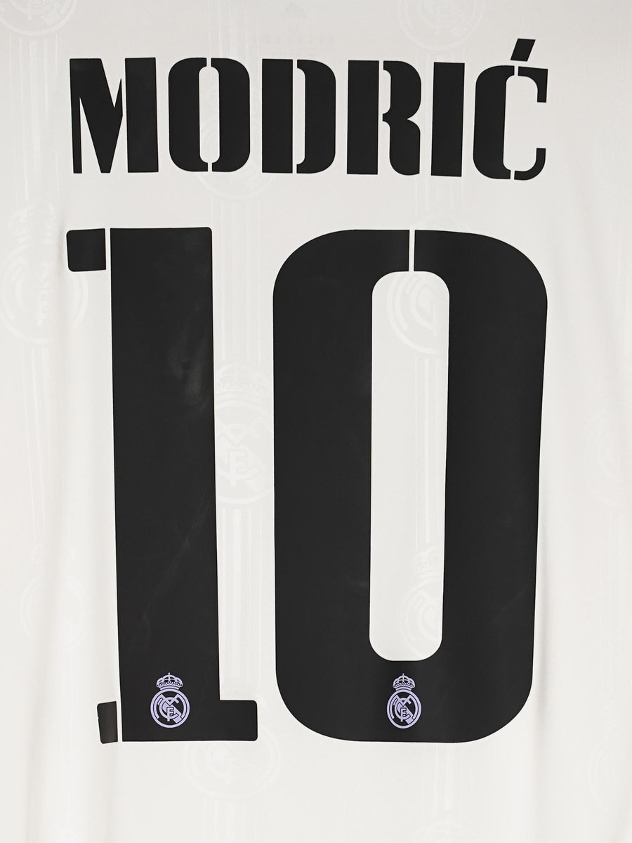 Real Madrid Home Shirt 2022/23 Modric 10 (M)